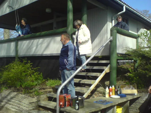 Forårsrengøring og standerhejsning 2007 (6)