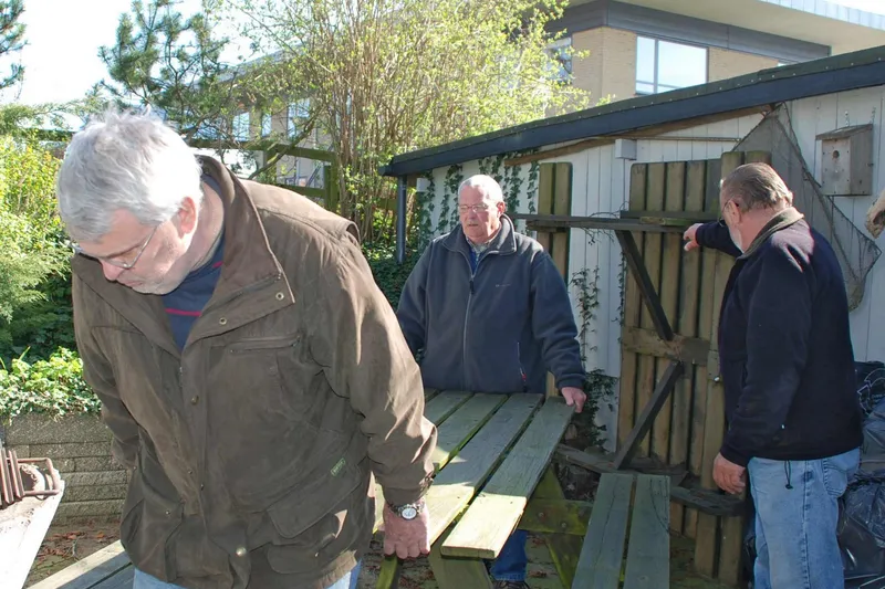 Forårsrengøring og standerhejsning 2008 (9)