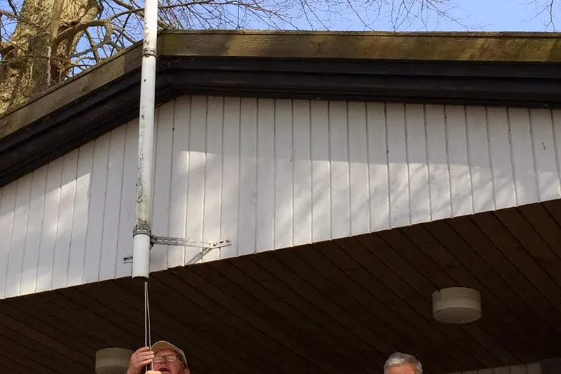 Forårsrengøring og standerhejsning 2015 (4)